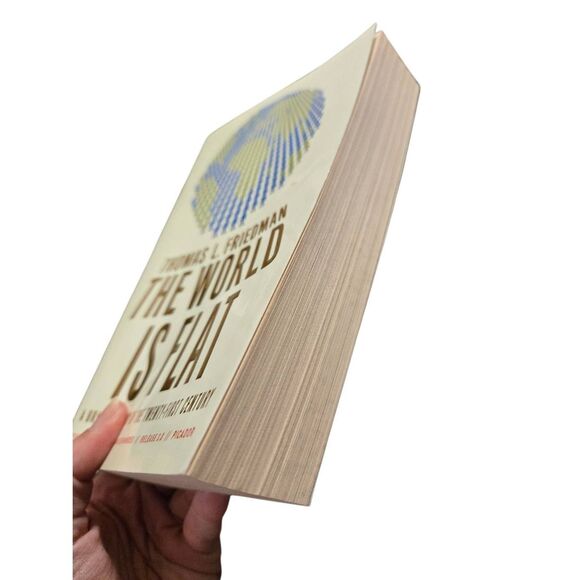 The world is flat by Thomas L. Friedman - picador books  - isbn 9780312425074 - Picture 3 of 8
